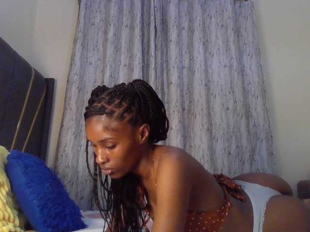 Fl0werssxoxo live cam on BongaCams