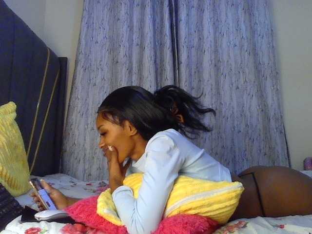 Fl0werssxoxo live cam on BongaCams