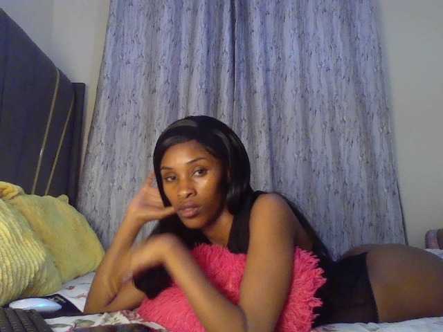 Fl0werssxoxo live cam on BongaCams