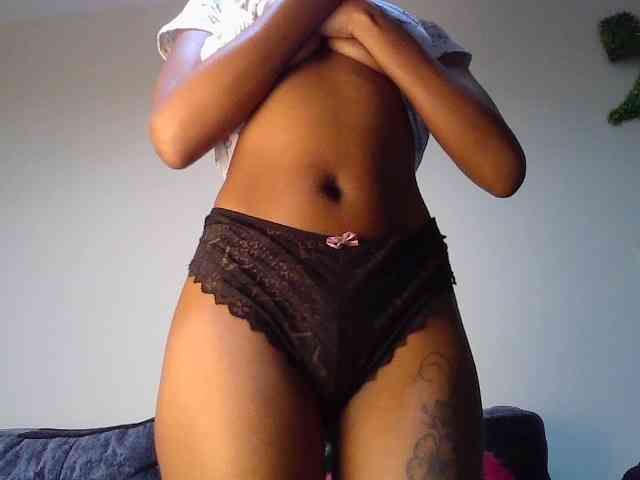 Fl0werssxoxo Live Webcam on BongaCams