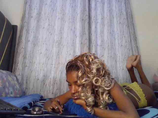 Fl0werssxoxo webcam