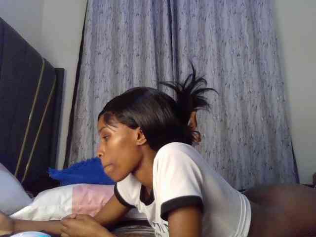 Fl0werssxoxo webcam
