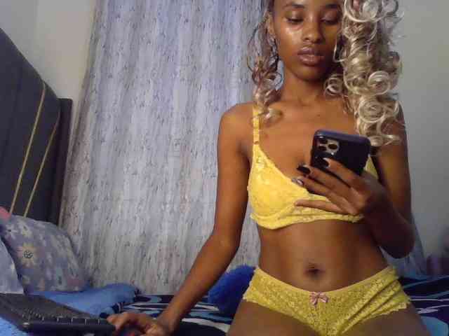 Fl0werssxoxo webcam
