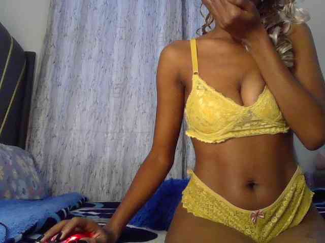 Fl0werssxoxo webcam