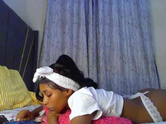 Fl0werssxoxo webcam
