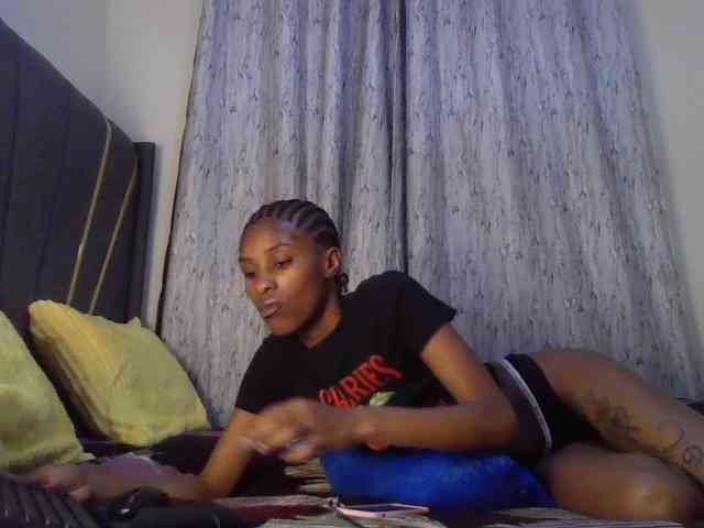 Fl0werssxoxo webcam