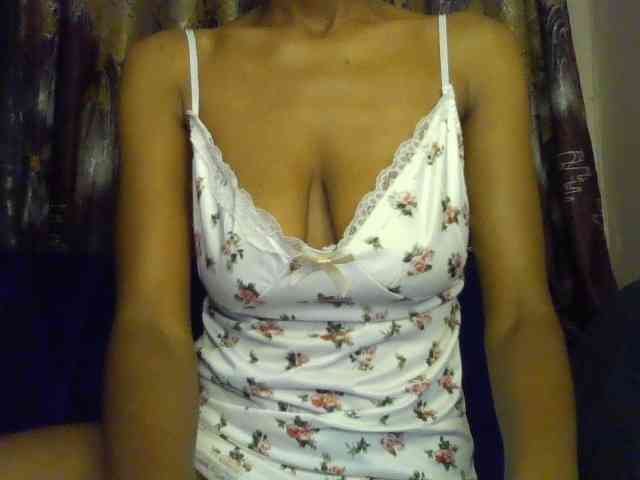 Fl0werssxoxo webcam