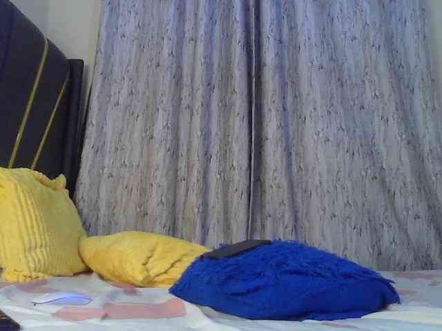 Fl0werssxoxo webcam