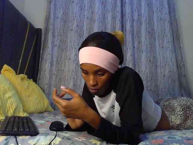 Fl0werssxoxo webcam
