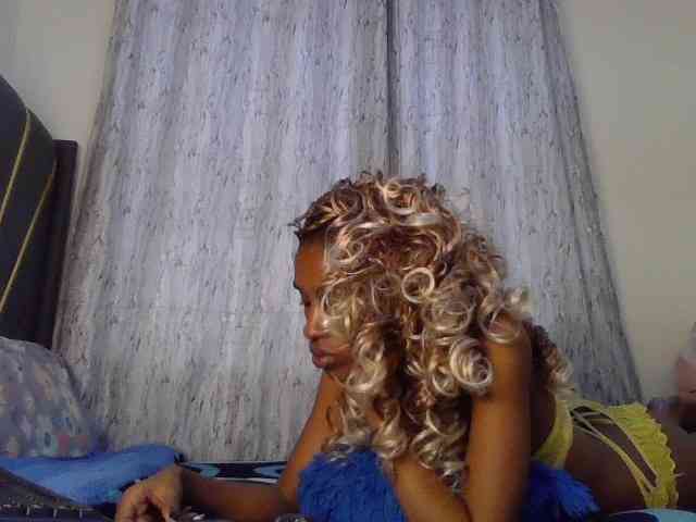 Fl0werssxoxo webcam