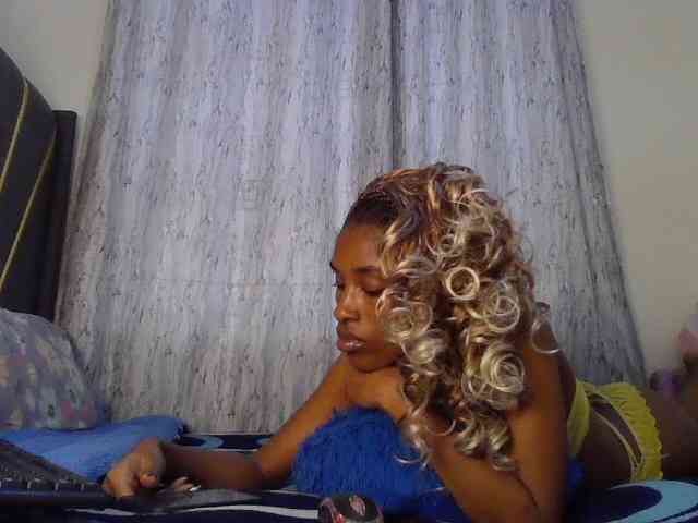Fl0werssxoxo webcam