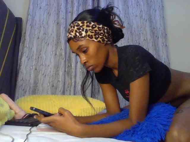 Model: Fl0werssxoxo