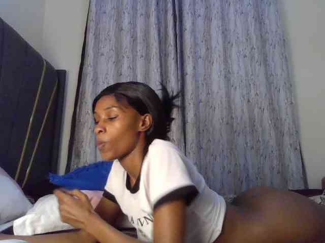 Fl0werssxoxo Live Webcam on BongaCams