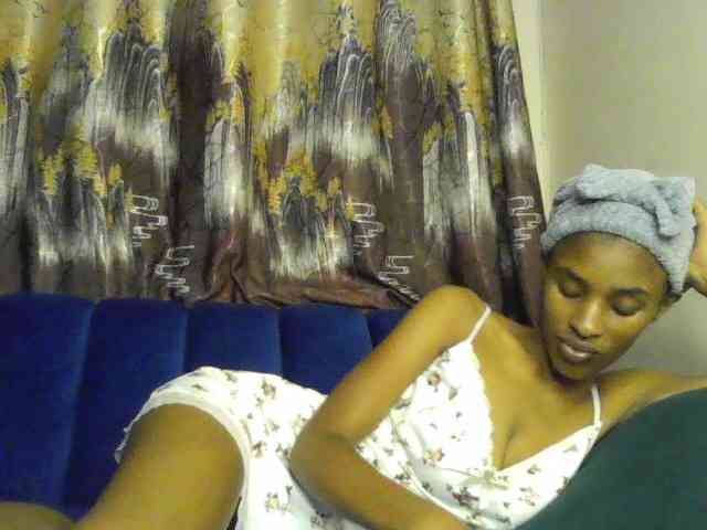Fl0werssxoxo webcam