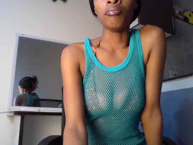 Fl0werssxoxo webcam