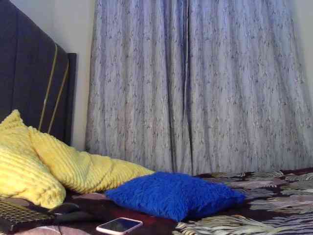 Fl0werssxoxo webcam