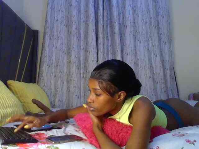 Fl0werssxoxo webcam