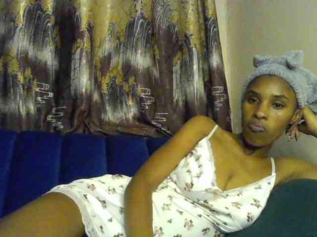 Fl0werssxoxo Live Webcam on BongaCams