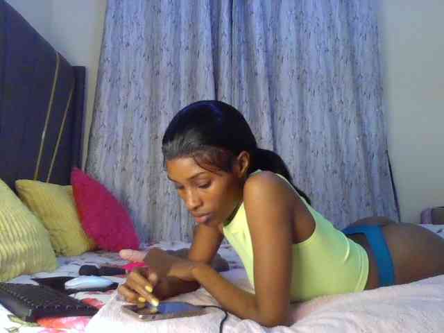Fl0werssxoxo webcam