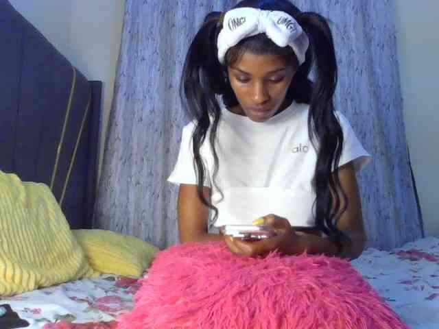 Fl0werssxoxo webcam