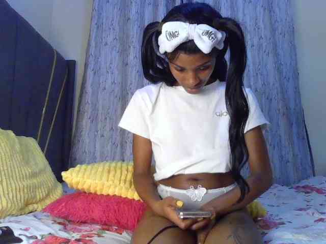 Fl0werssxoxo webcam