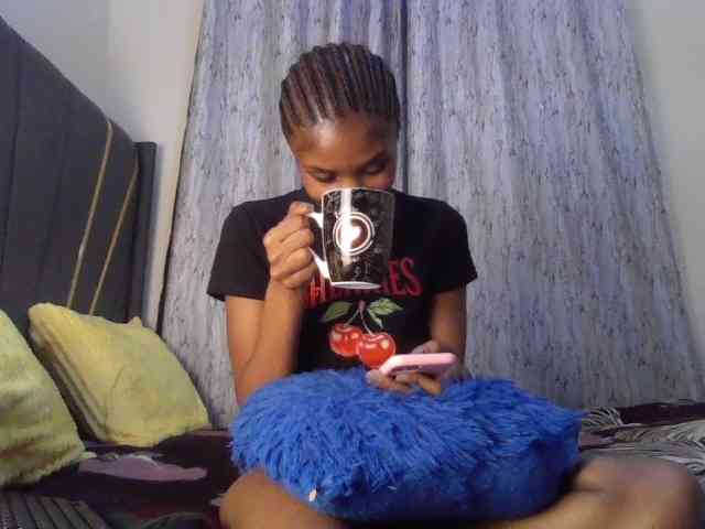 Model: Fl0werssxoxo