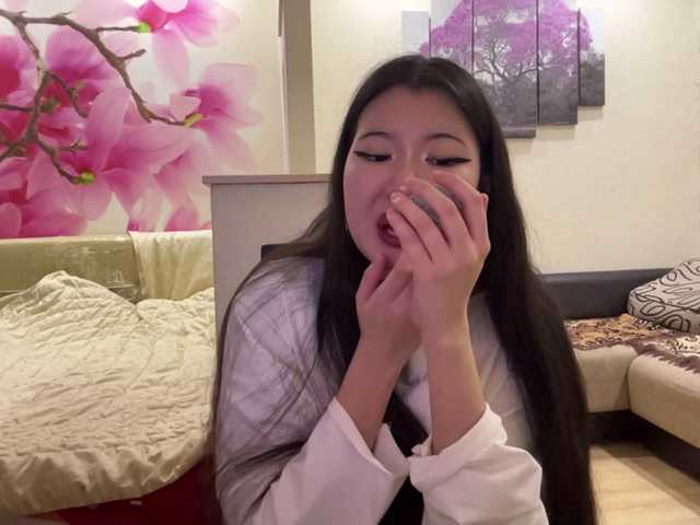 le modèle Erihere est en webcam porno dans un show sur le site bongacams, il possède les tags suivants: Asian,Brunette,Shaved