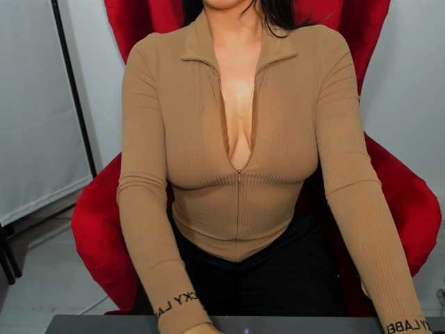CarliDesire live cam on BongaCams