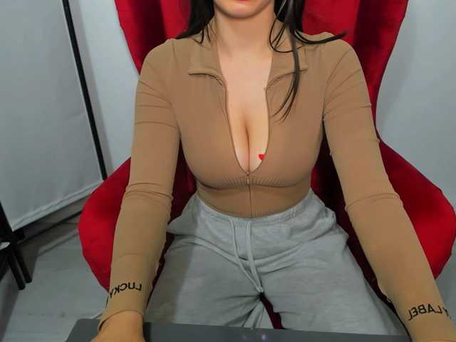 CarliDesire live cam on BongaCams
