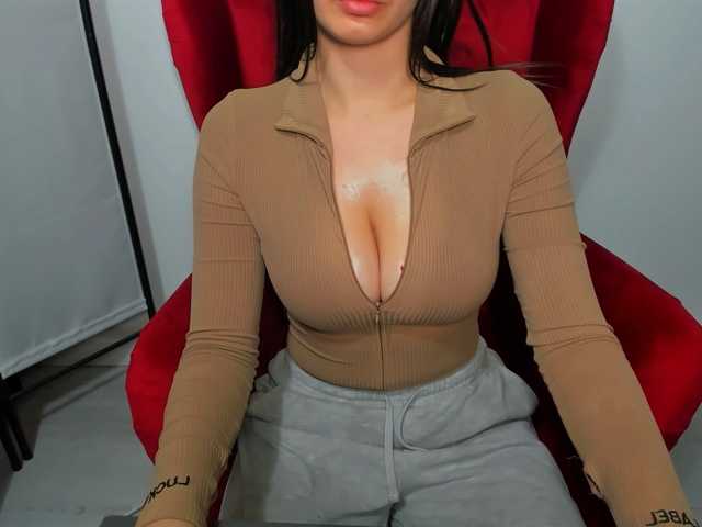 CarliDesire live cam on BongaCams
