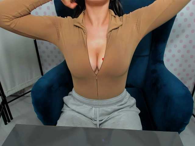 CarliDesire live cam on BongaCams