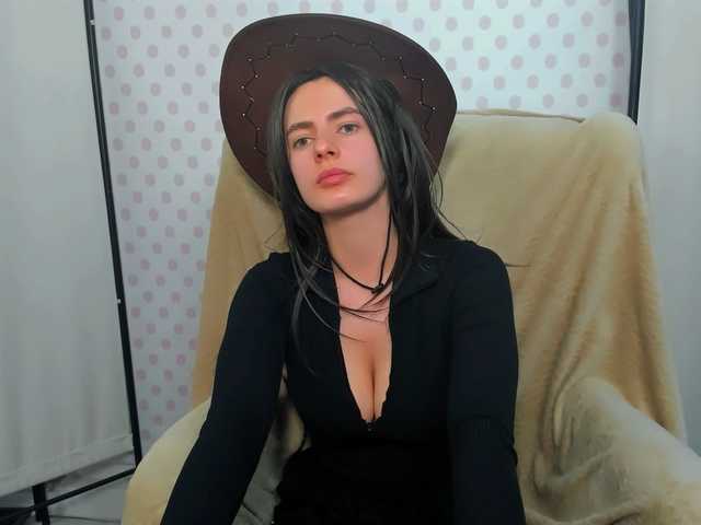 CarliDesire live cam on BongaCams