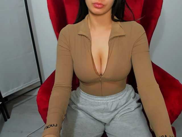 CarliDesire live cam preview