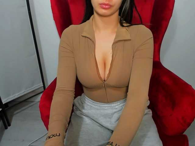 CarliDesire live cam preview