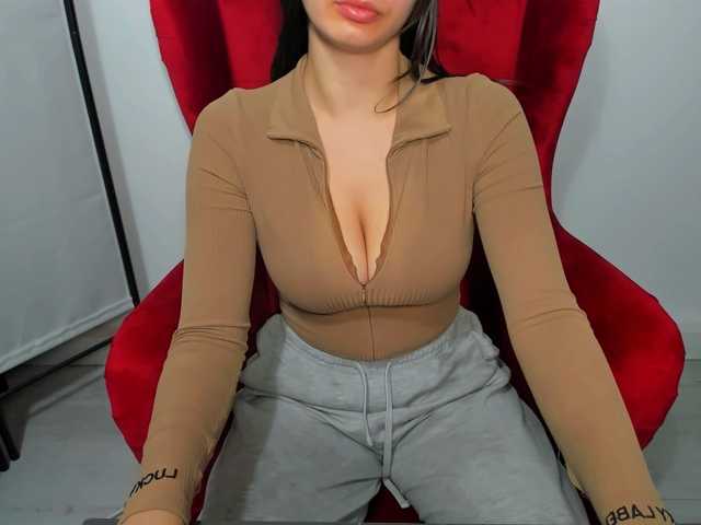 CarliDesire live cam on BongaCams