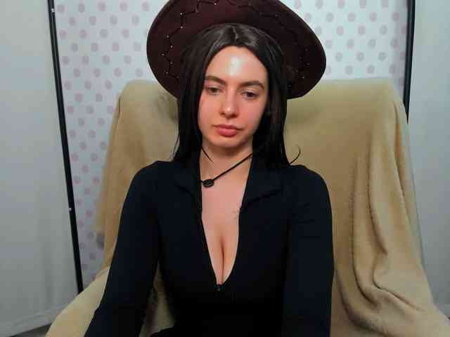 CarliDesire Live Webcam on BongaCams