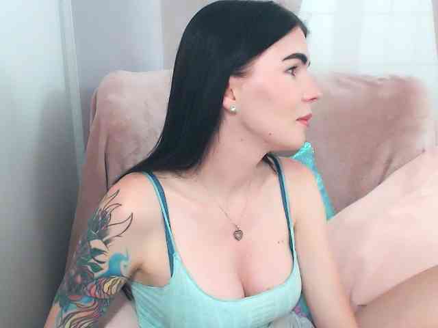 Model: SofiaBrunett