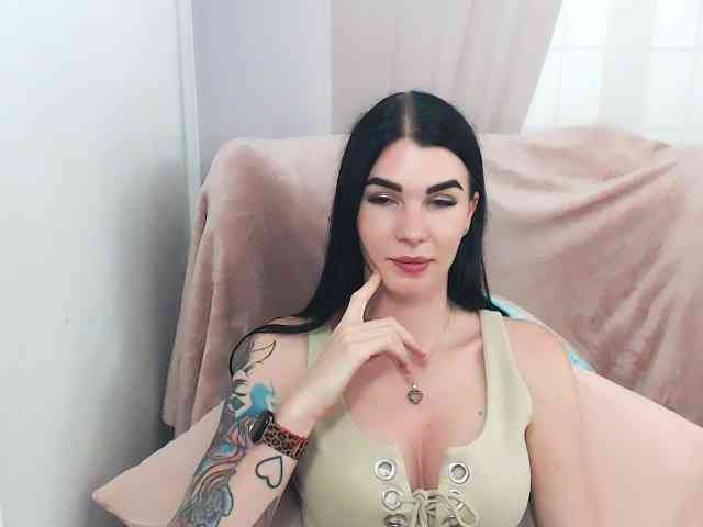 Model: SofiaBrunett