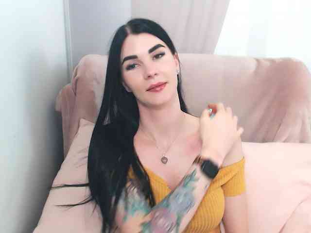 Model: SofiaBrunett