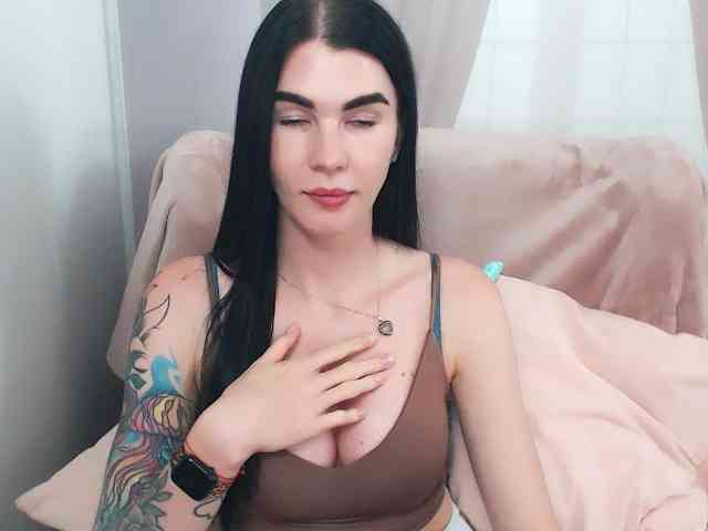Model: SofiaBrunett