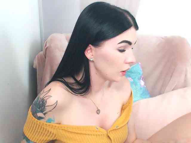 Model: SofiaBrunett