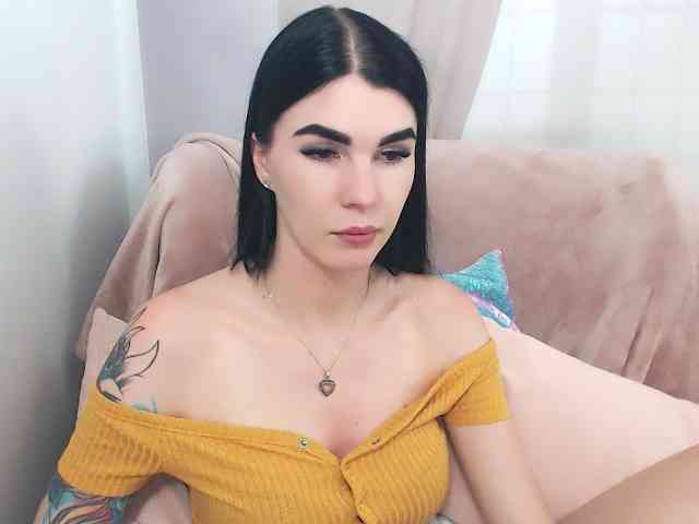 Model: SofiaBrunett