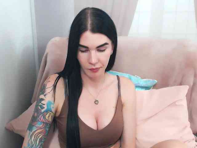 Model: SofiaBrunett