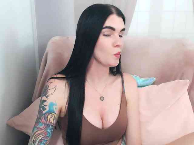 Model: SofiaBrunett
