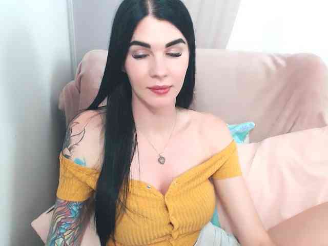 Model: SofiaBrunett