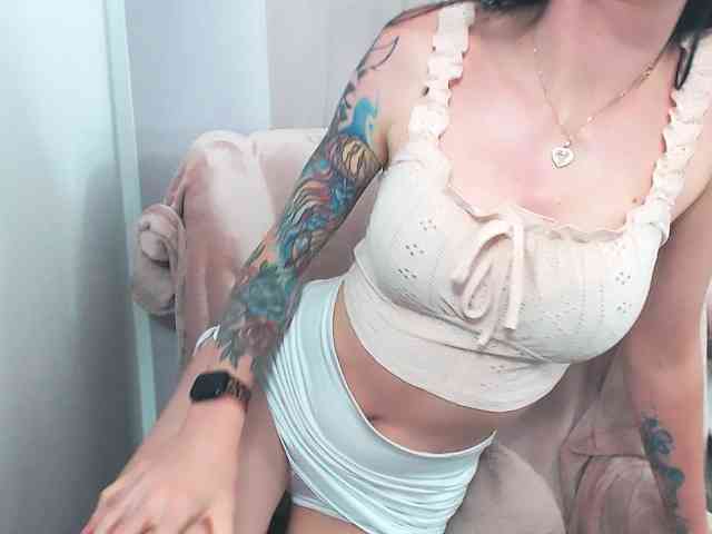 Model: SofiaBrunett