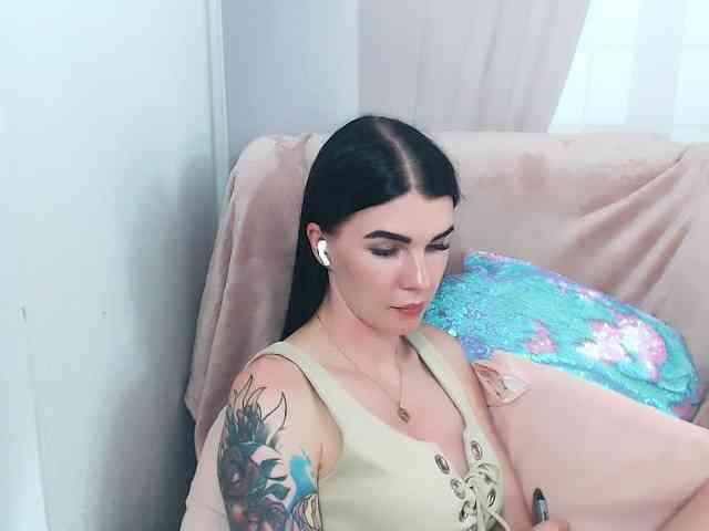 Model: SofiaBrunett