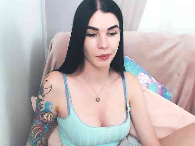 Model: SofiaBrunett