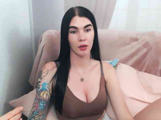 Model: SofiaBrunett