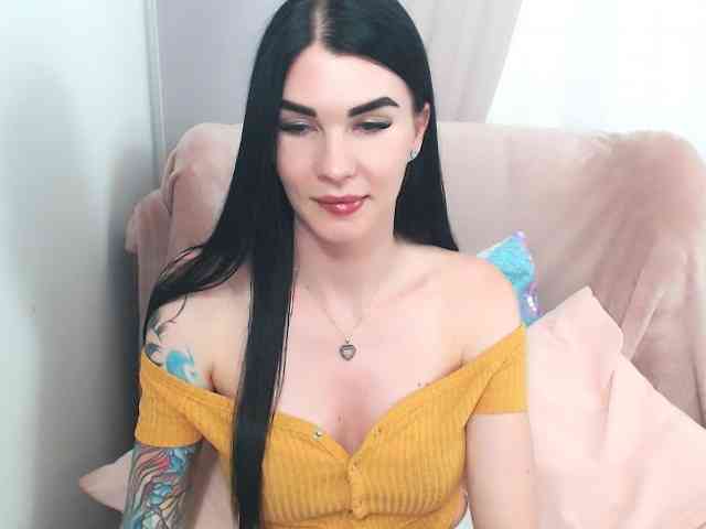 Model: SofiaBrunett